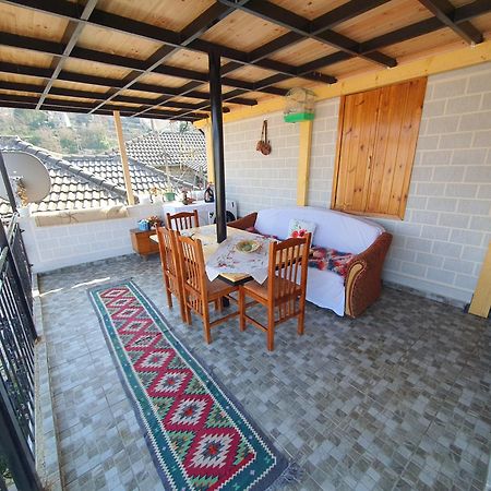 "Mani Guest House" Gjirokaster Exterior photo